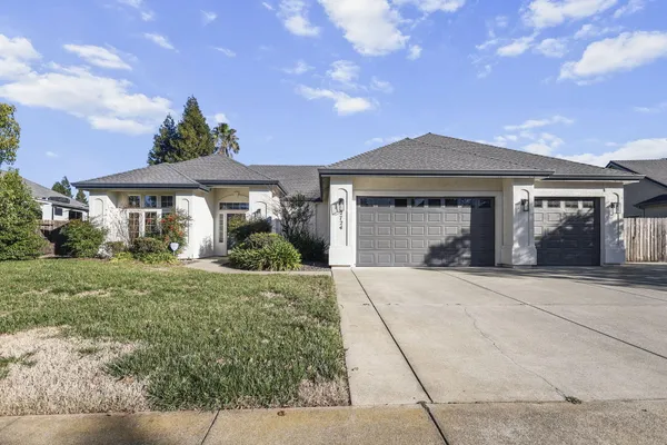 $639,000 | 2724 Western Oak Drive, Redding, CA 96002