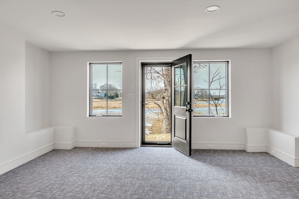 10 Chestnut Place Hingham, MA 02043 - Photo 22 of 32 an empty room with windows