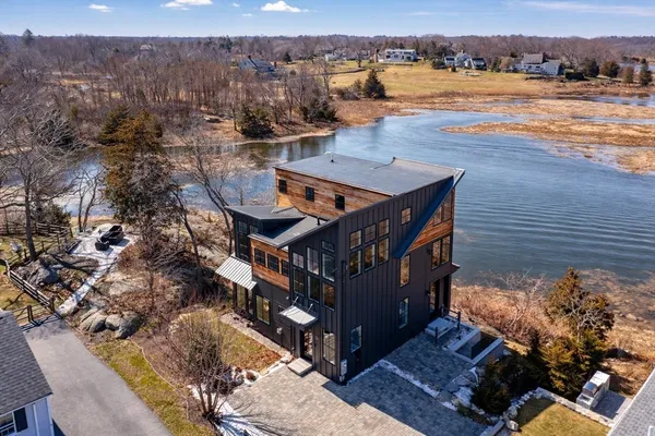 $2,099,000 | 10 Chestnut Place, Hingham, MA 02043