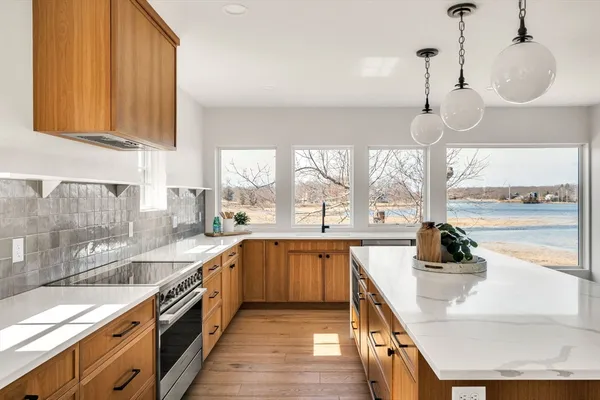 $2,099,000 | 10 Chestnut Place, Hingham, MA 02043