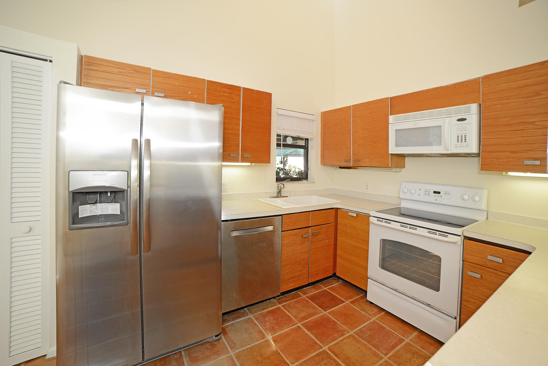 6536 Las Flores Drive Boca Raton, FL 33433 - Photo 19 of 39 Kitchen
