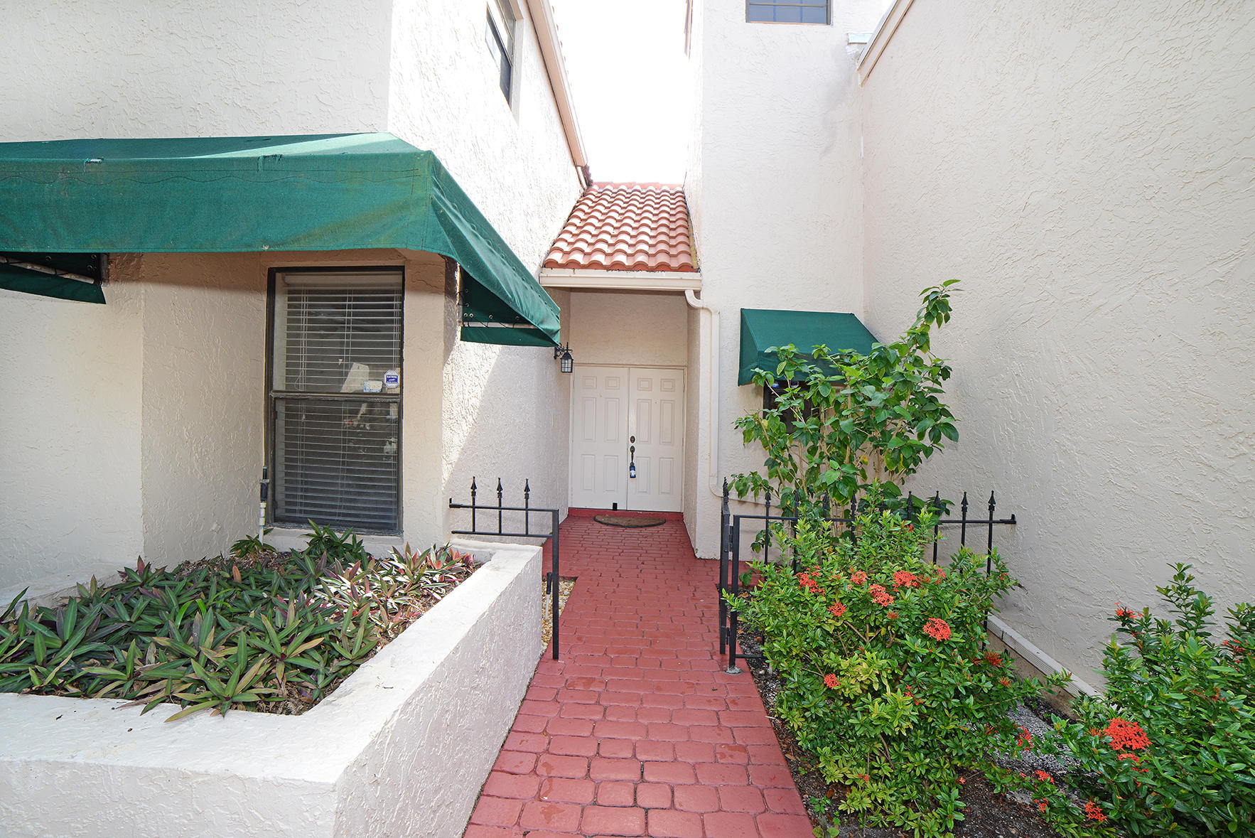 6536 Las Flores Drive Boca Raton, FL 33433 - Photo 5 of 39 Front Entry