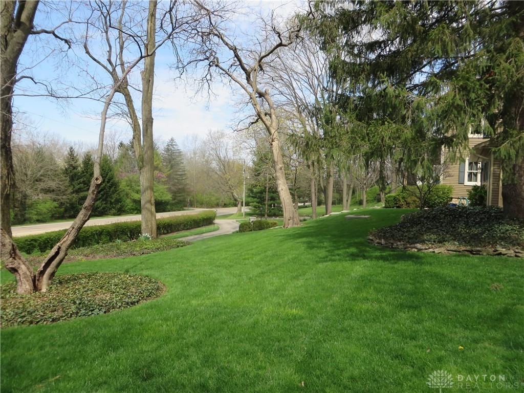 1855 West Alex Bell Road Dayton, OH 45459 - Photo 2 of 22 Gallery Image 2