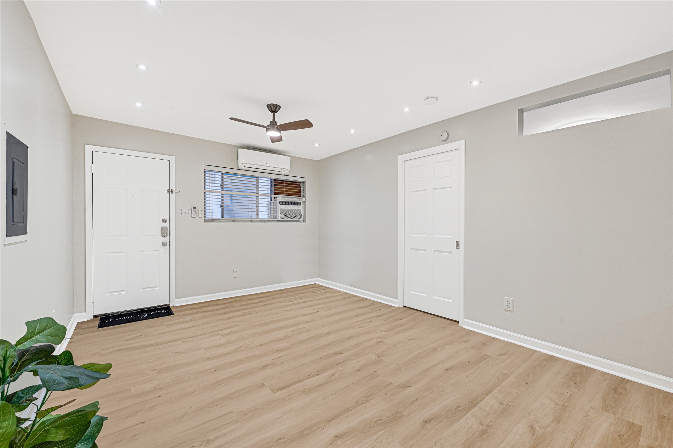1603 Welch Street, Unit 8 Houston, TX 77006 - Photo 13 of 21 a view of an empty room with wooden floor and a ceiling fan
