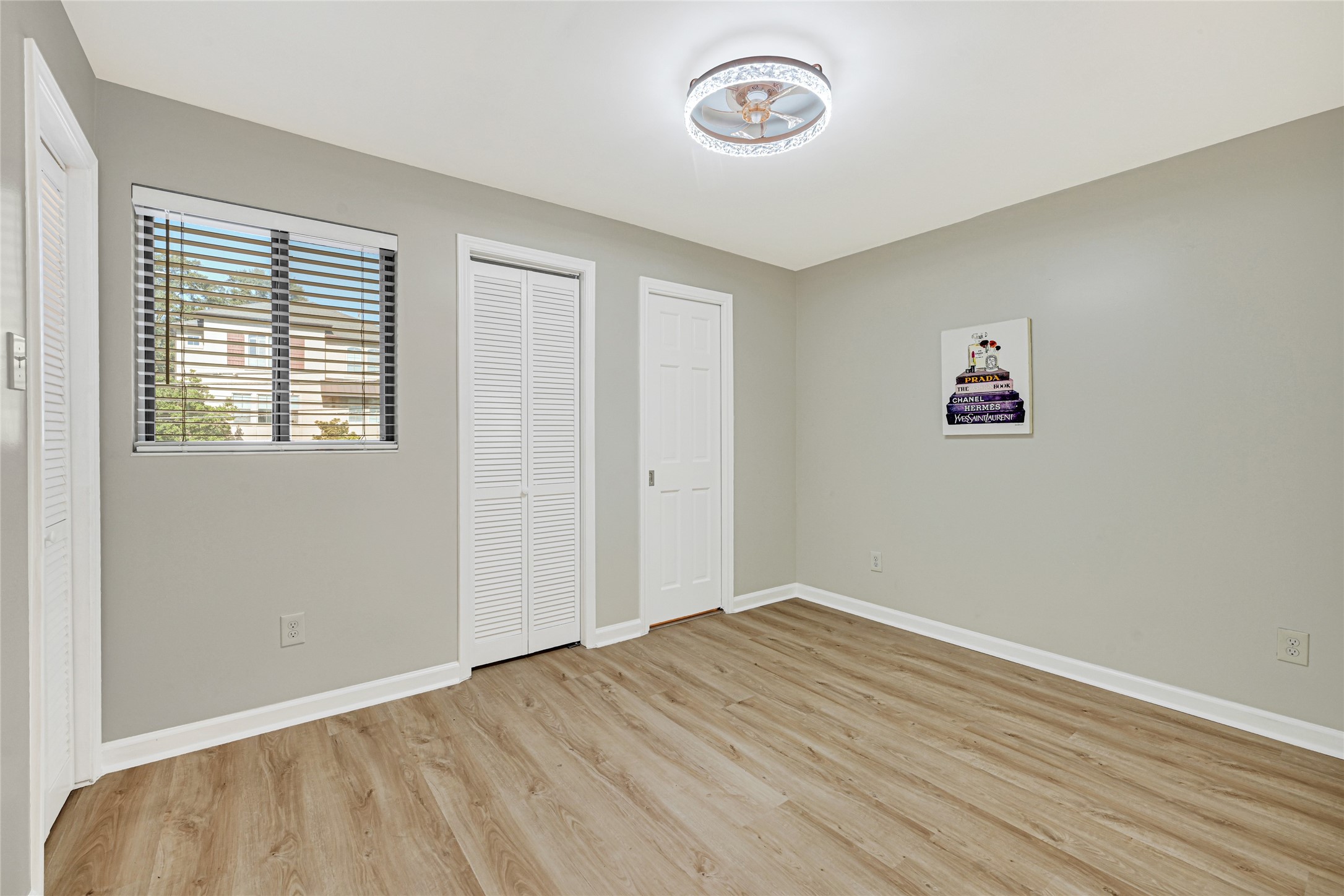 1603 Welch Street, Unit 8 Houston, TX 77006 - Photo 15 of 21 an empty room with a window