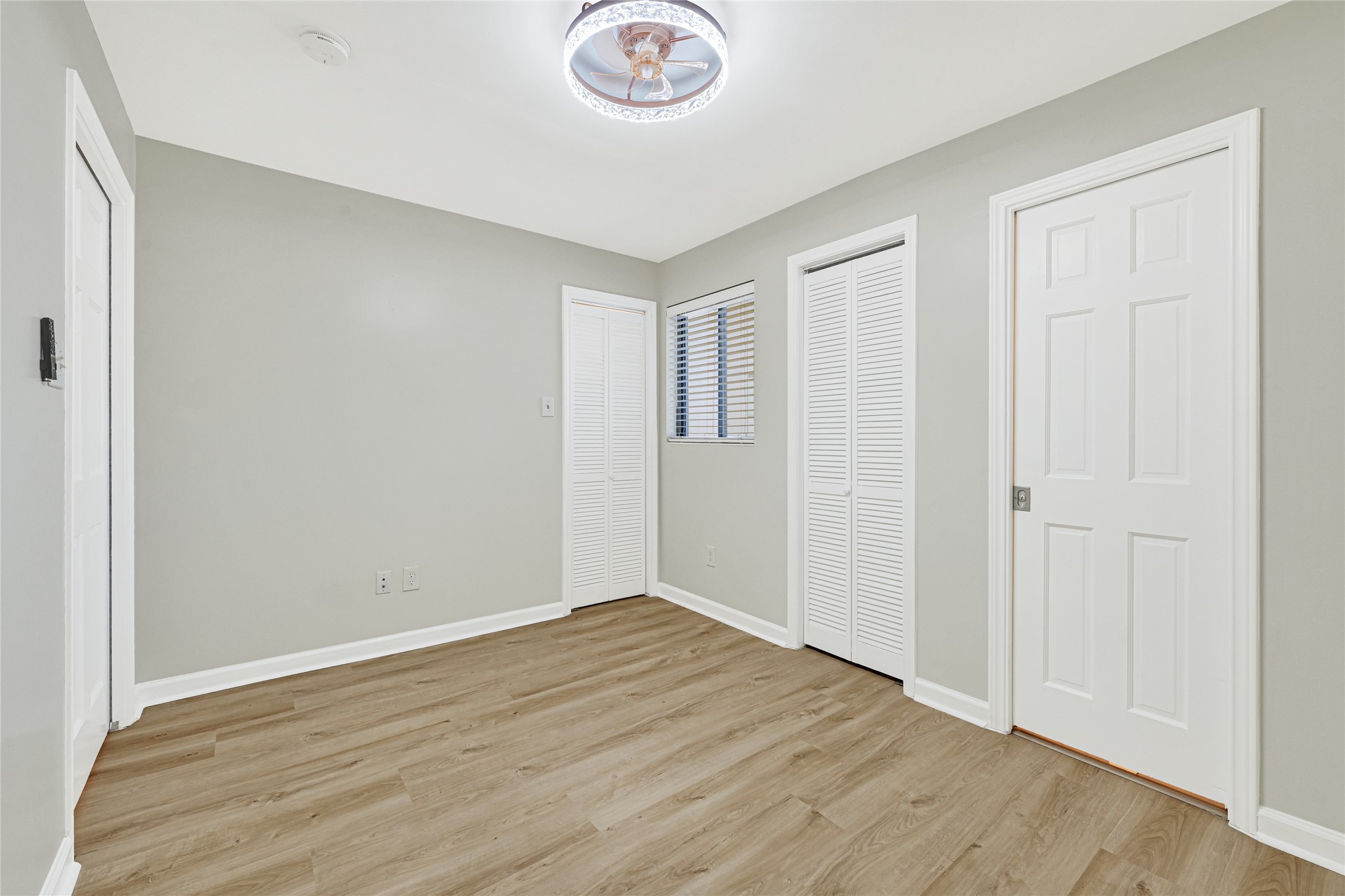 1603 Welch Street, Unit 8 Houston, TX 77006 - Photo 17 of 21 an empty room with wooden floor and a ceiling fan