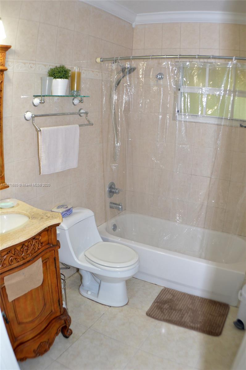 6500 Southwest 148th Avenue Southwest Ranches, FL 33330 - Photo 13 of 25 a bathroom with a toilet a sink and bathtub