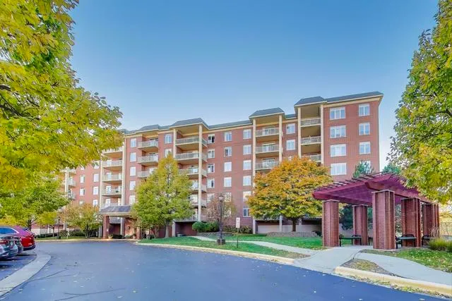 $320,000 | 8300 Callie Avenue, Unit 310, Morton Grove, IL 60053