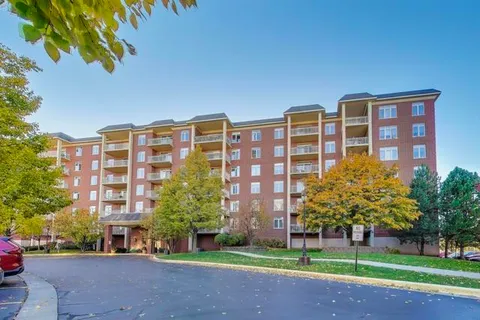 $320,000 | 8300 Callie Avenue, Unit 310, Morton Grove, IL 60053