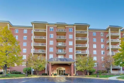 $320,000 | 8300 Callie Avenue, Unit 310, Morton Grove, IL 60053