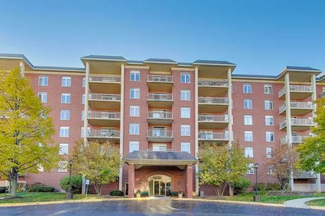 $320,000 | 8300 Callie Avenue, Unit 310, Morton Grove, IL 60053