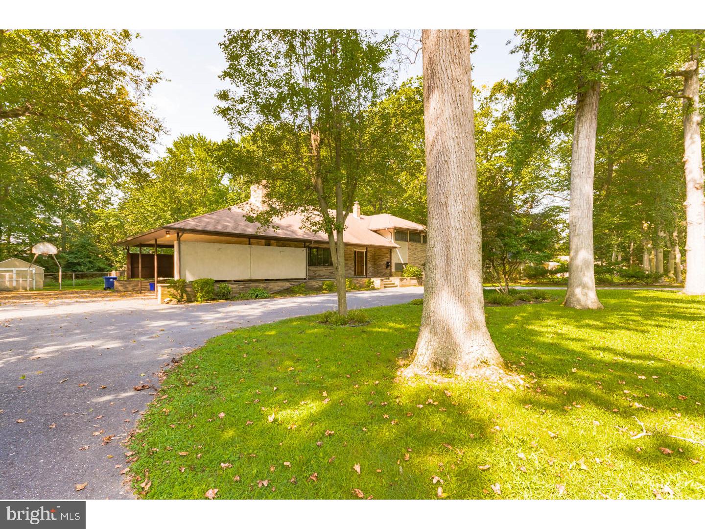 29 Robin Road Moorestown, NJ 08057 - Photo 2 of 25 Driveway