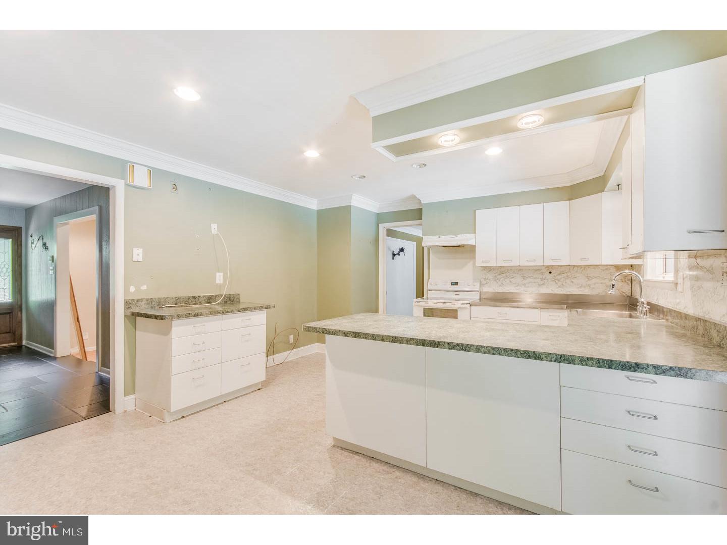 29 Robin Road Moorestown, NJ 08057 - Photo 11 of 25 Kitchen