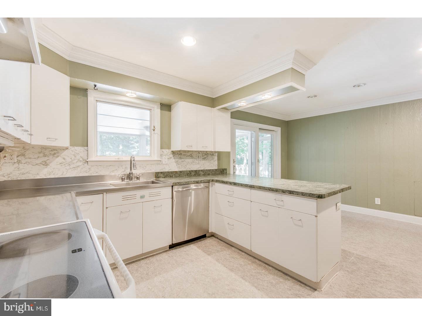 29 Robin Road Moorestown, NJ 08057 - Photo 12 of 25 Kitchen