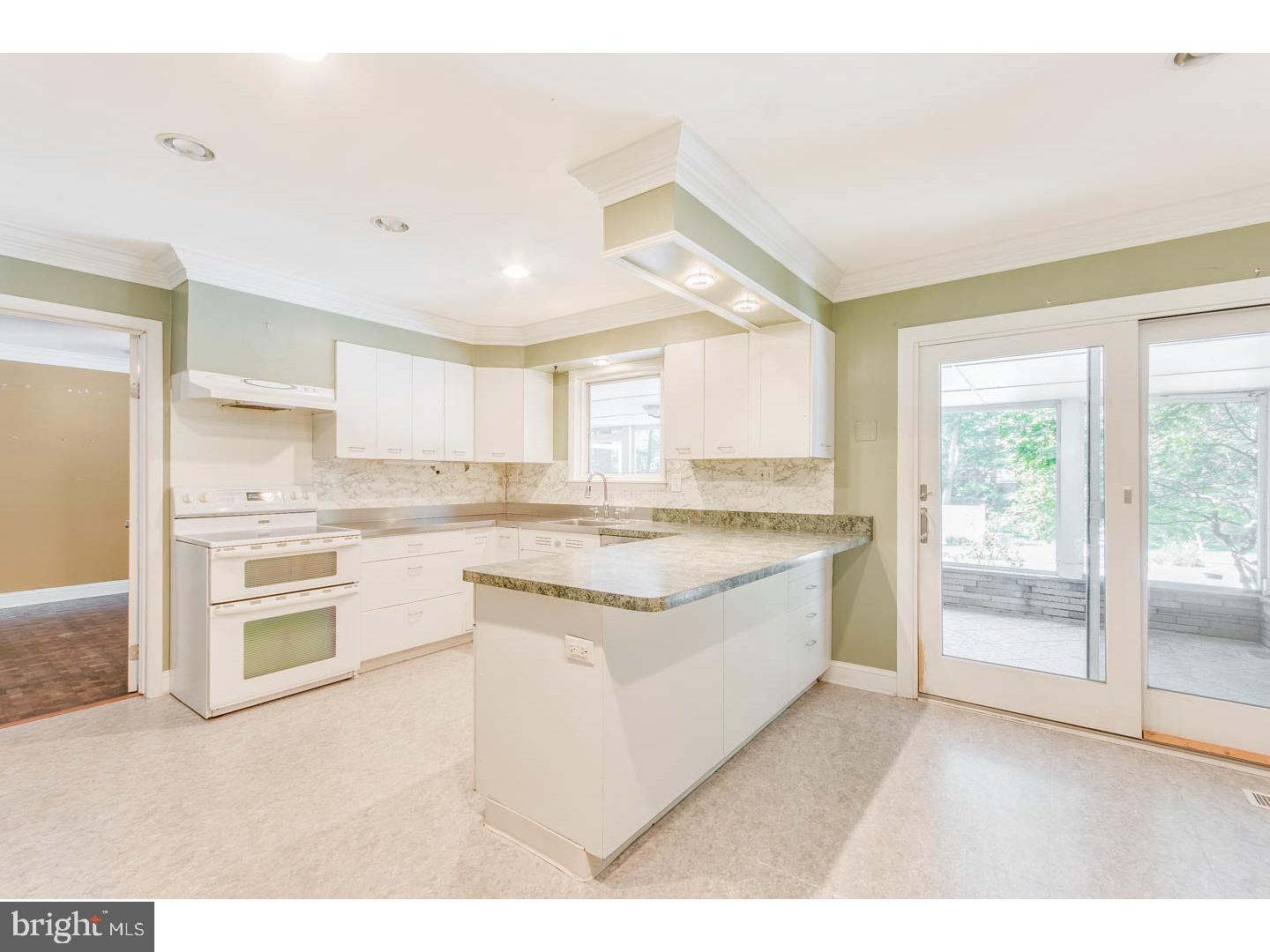 29 Robin Road Moorestown, NJ 08057 - Photo 10 of 25 Kitchen