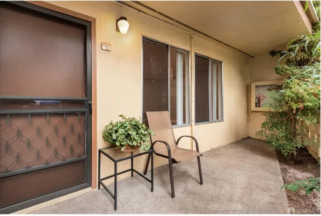 $1,995 | 1735 Woodland Avenue, East Palo Alto, CA 94303