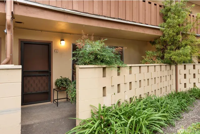 $1,995 | 1735 Woodland Avenue, East Palo Alto, CA 94303