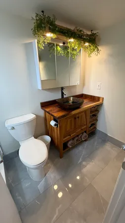 a view of front of a house with a yard