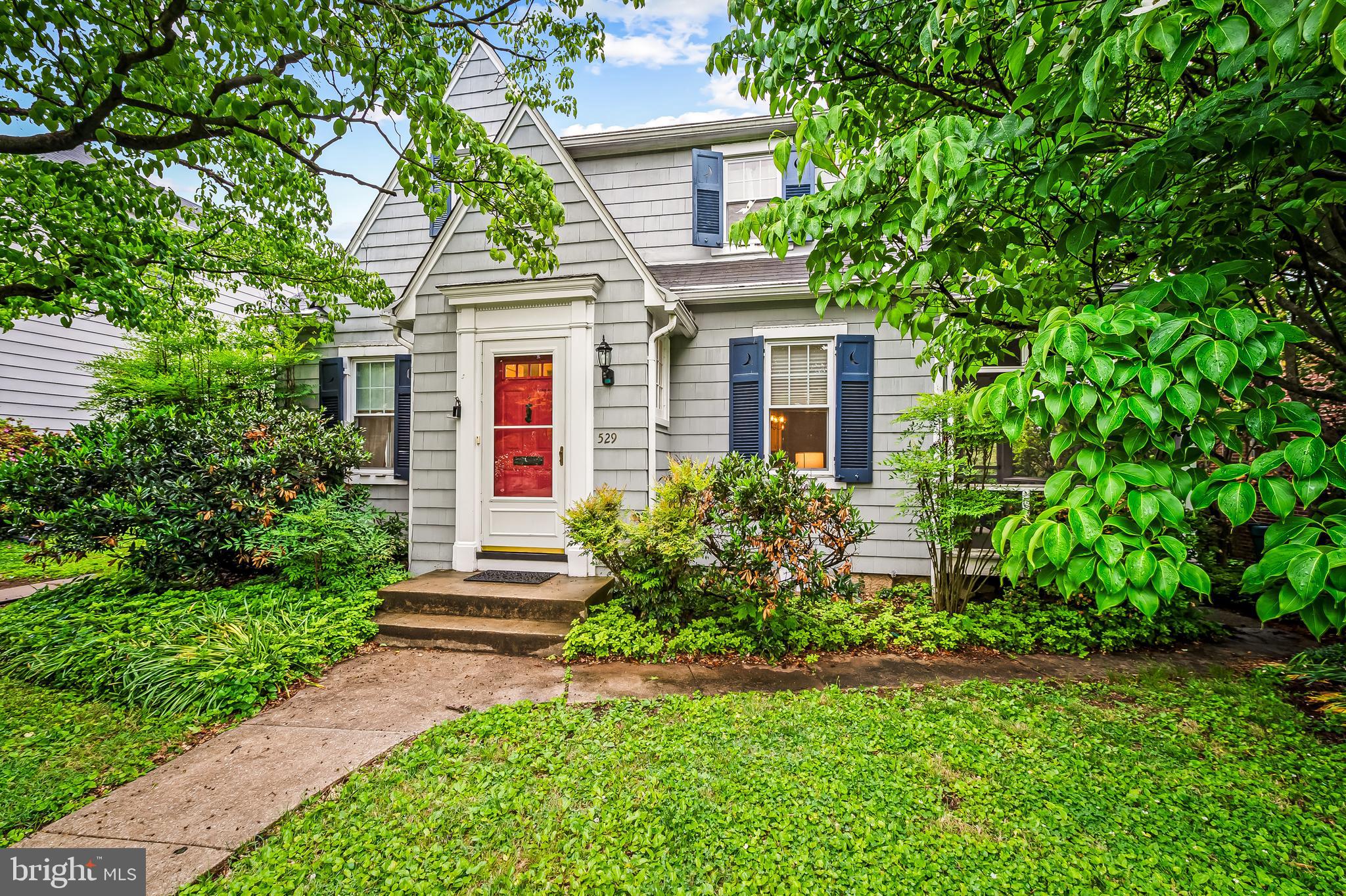 529 Overbrook Road Baltimore, MD 21212 - Photo 2 of 40 a front view of house with yard and green space