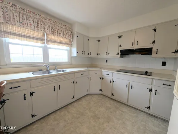 $325,000 | 8491 Dr Ralph Stanley Highway, Coeburn, VA 24230