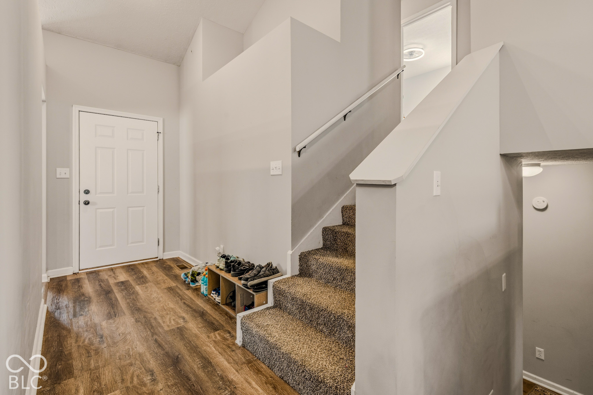 6064 Brandermill Ridge Columbus, IN 47203 - Photo 3 of 28 Gallery Image 3
