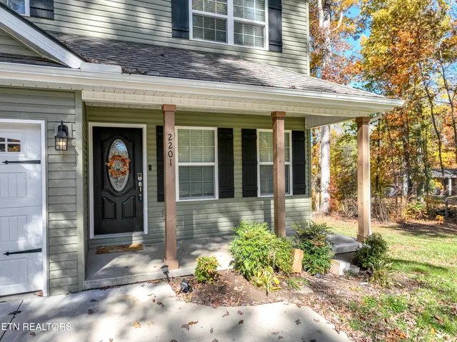 $369,999 | 2201 Ridgecrest Drive, Maryville, TN 37803