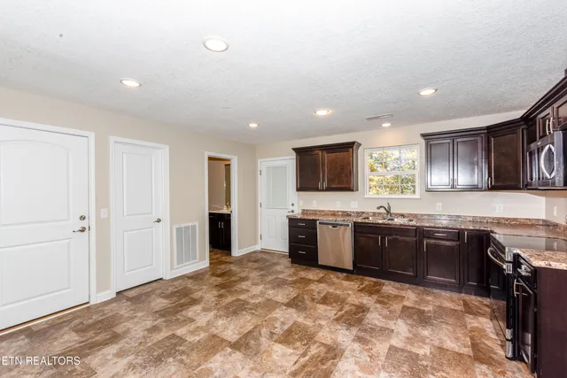 $369,999 | 2201 Ridgecrest Drive, Maryville, TN 37803