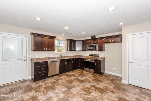 $369,999 | 2201 Ridgecrest Drive, Maryville, TN 37803