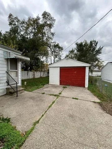 $1,300 | 19501 Woodingham Drive, Detroit, MI 48221