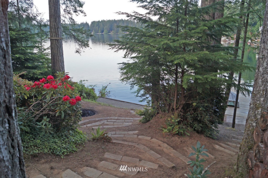 1820 East Phillips Lake Loop Road Shelton, WA 98584 - Photo 1 of 10 Gallery Image 1