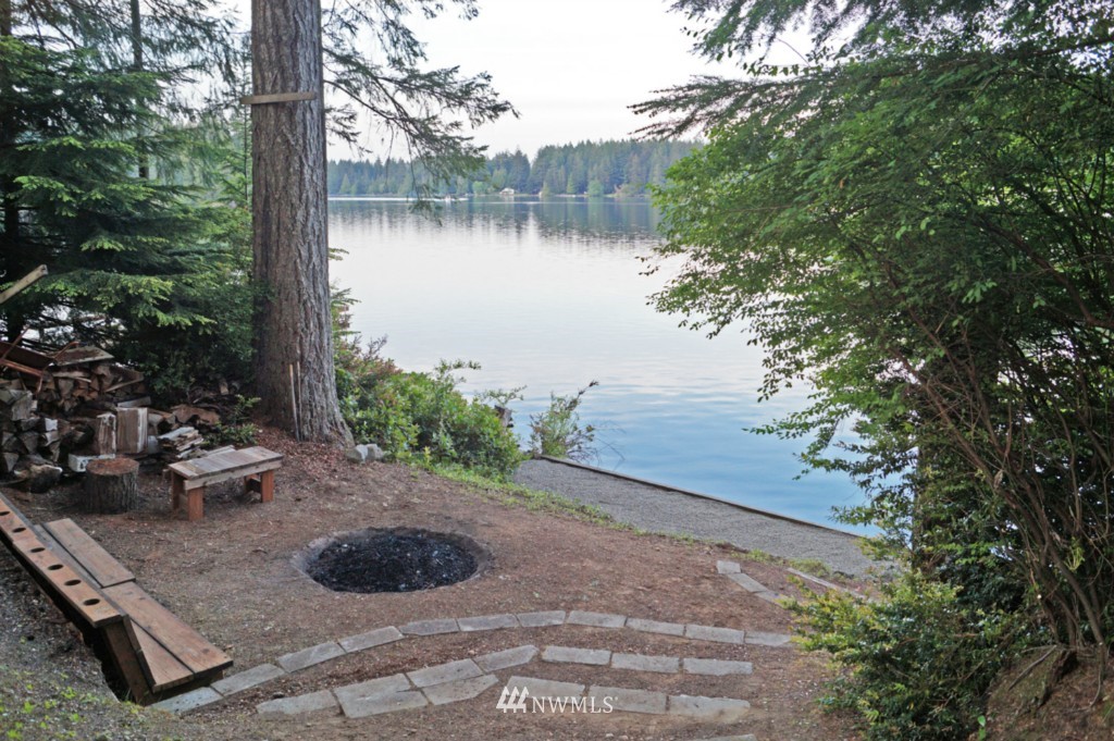 1820 East Phillips Lake Loop Road Shelton, WA 98584 - Photo 5 of 10 Gallery Image 5