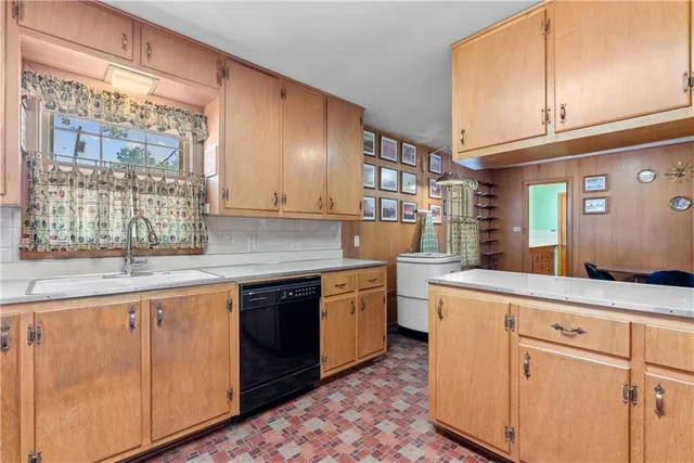 $325,000 | 603 Southeast 3rd Street, Lee's Summit, MO 64063