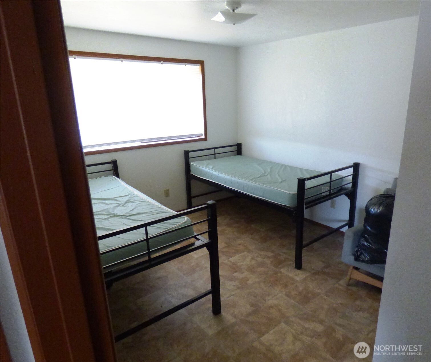 543 Jack Wells Road Bridgeport, WA 98813 - Photo 18 of 24 a view of room with window