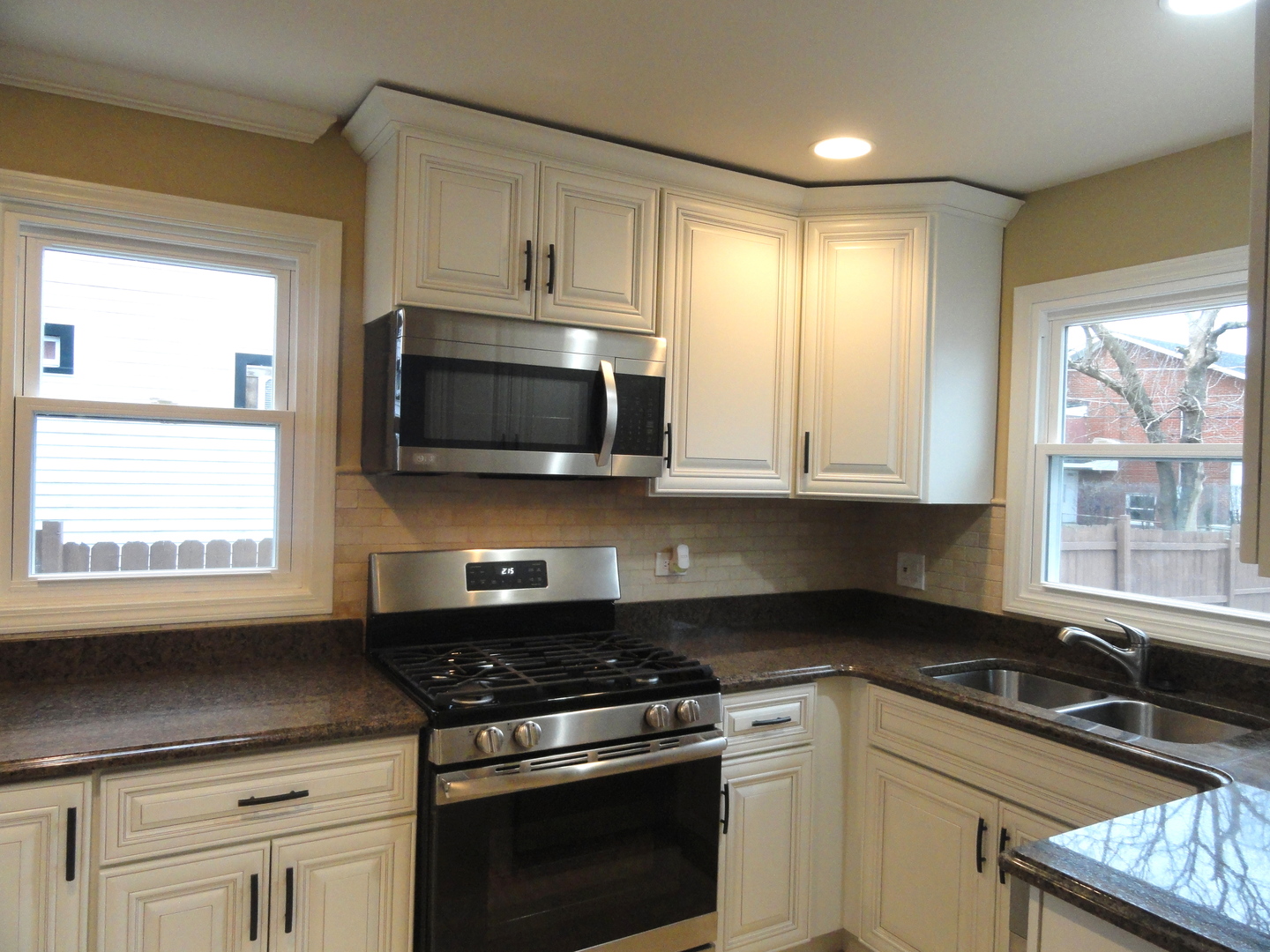 320 Iowa Avenue Addison, IL 60101 - Photo 2 of 21