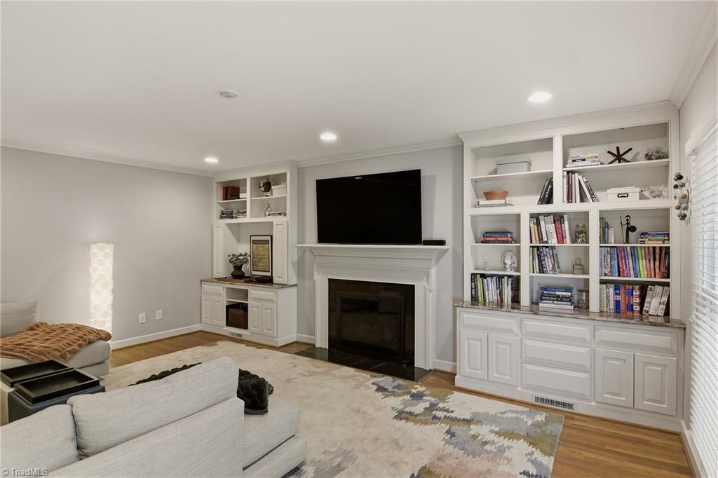 3105 St Regis Road Greensboro, NC 27408 - Photo 3 of 38