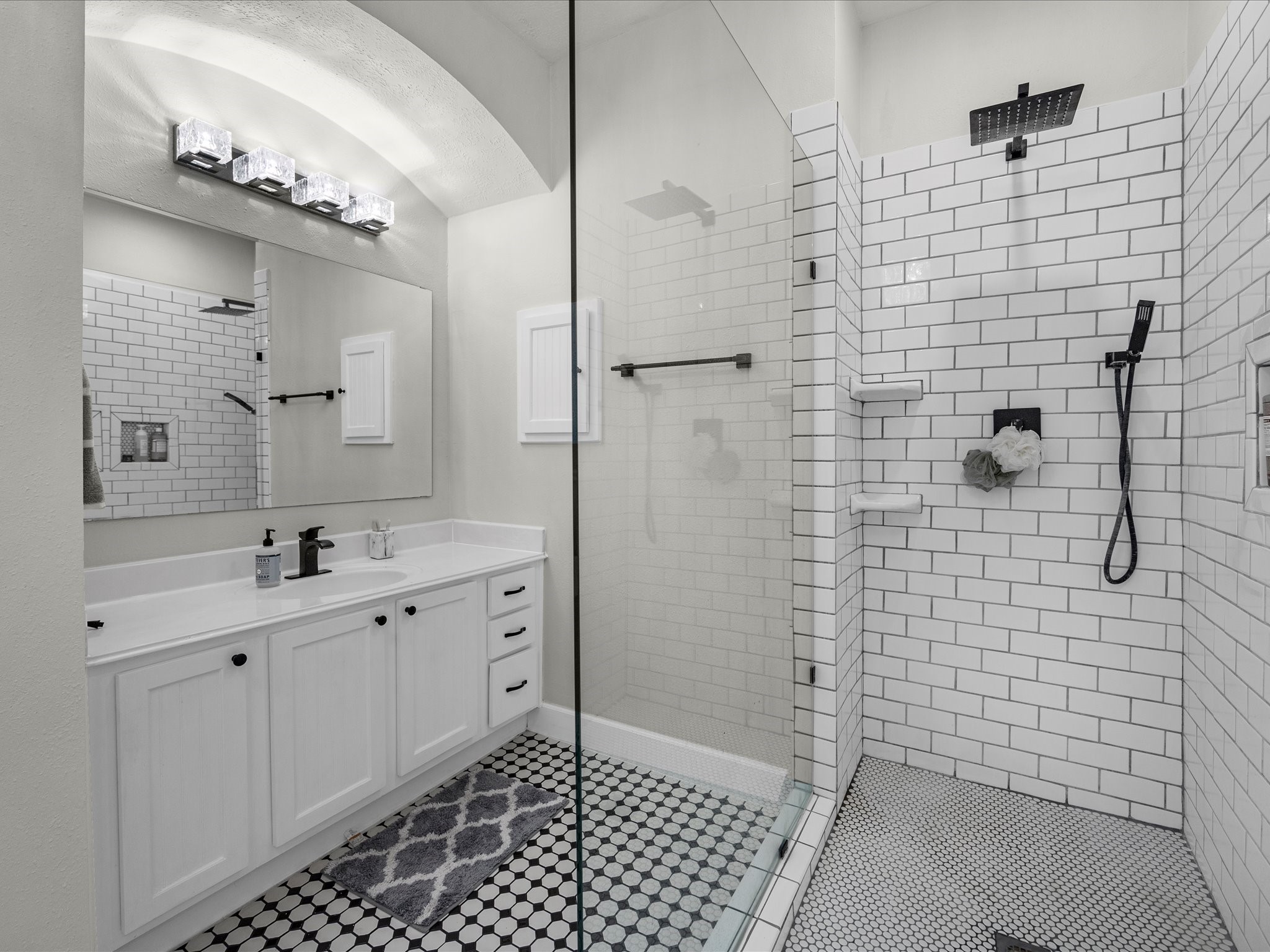 403 East 25th Street Houston, TX 77008 - Photo 11 of 16 a bathroom with a sink a toilet and shower