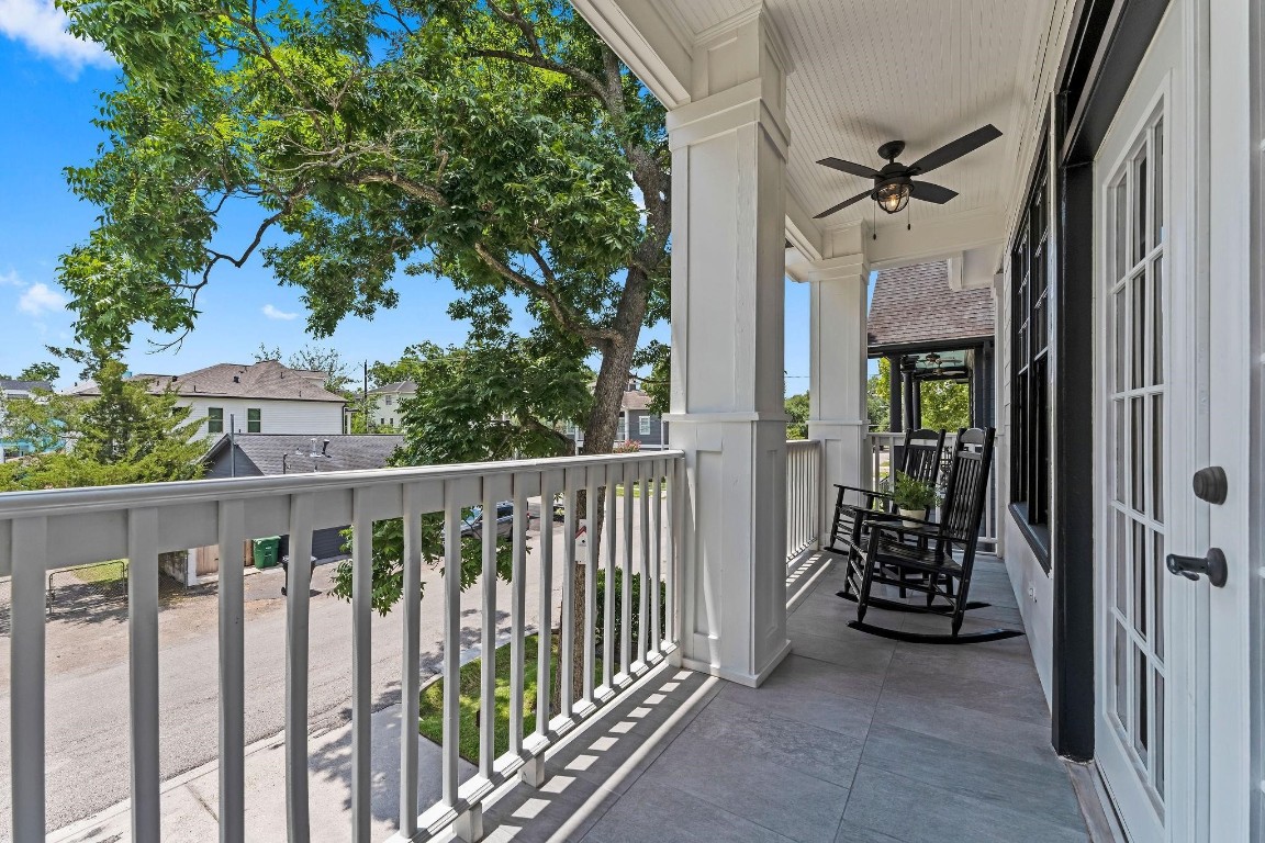 403 East 25th Street Houston, TX 77008 - Photo 14 of 16 a view of a porch