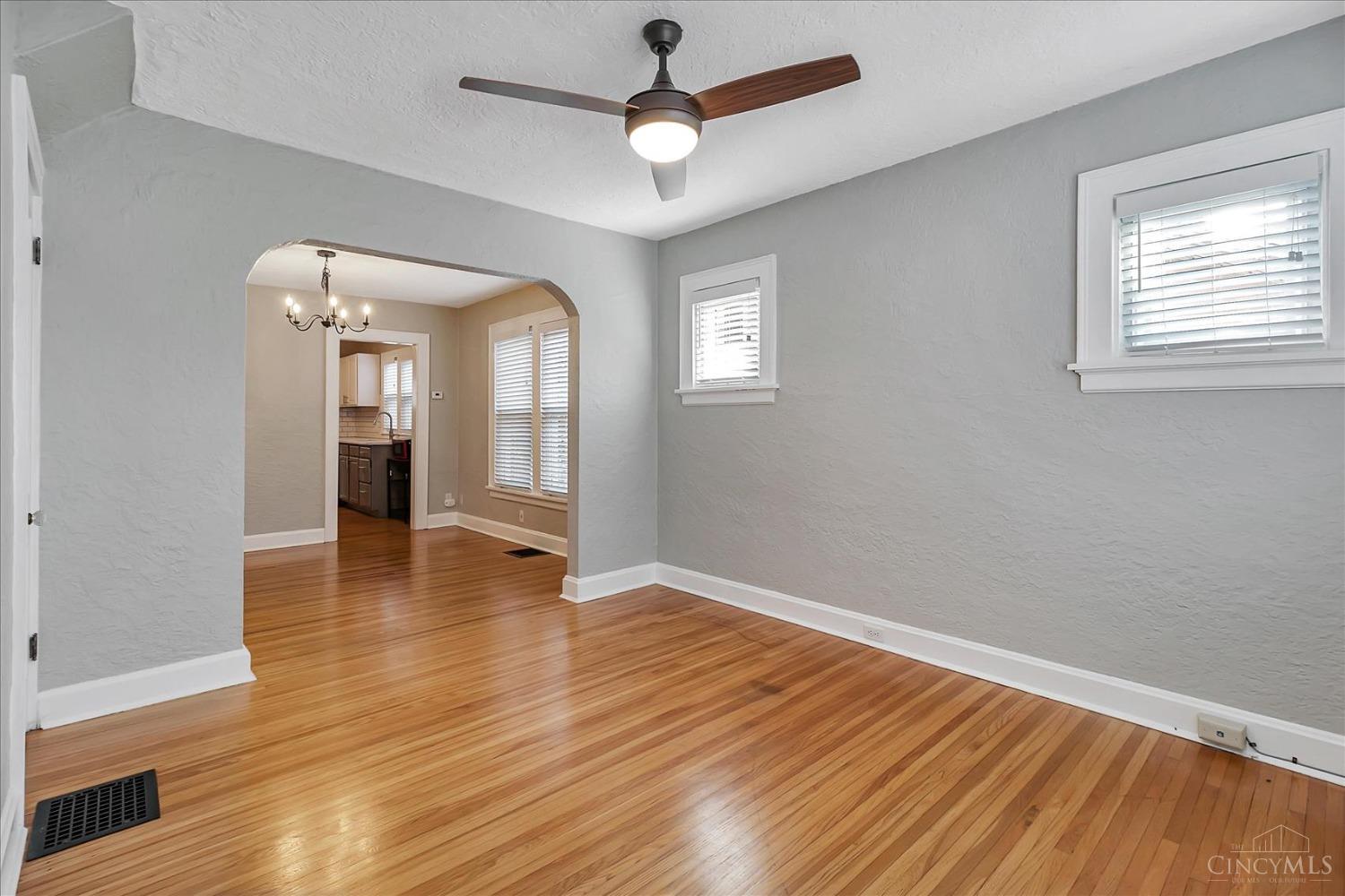6628 Murray Road Cincinnati, OH 45227 - Photo 7 of 26 Gallery Image 7