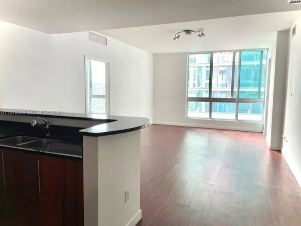 $3,800 | 300 South Biscayne Boulevard, Unit T1404, Miami, FL 33131