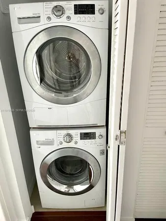 $3,800 | 300 South Biscayne Boulevard, Unit T1404, Miami, FL 33131