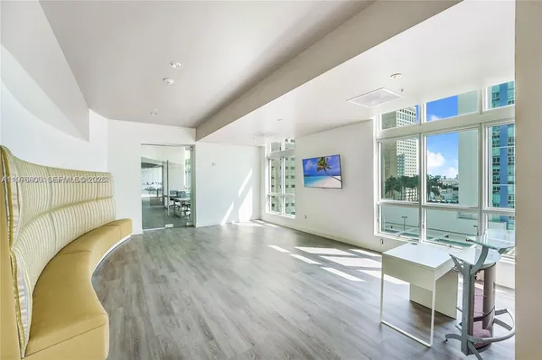 $3,800 | 300 South Biscayne Boulevard, Unit T1404, Miami, FL 33131