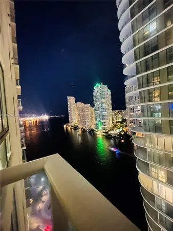 $3,800 | 300 South Biscayne Boulevard, Unit T1404, Miami, FL 33131