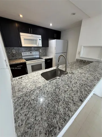 $259,900 | 7075 Northwest 186th Street, Unit C409, Hialeah, FL 33015