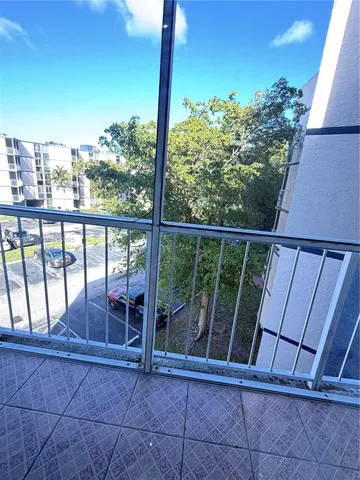 $259,900 | 7075 Northwest 186th Street, Unit C409, Hialeah, FL 33015