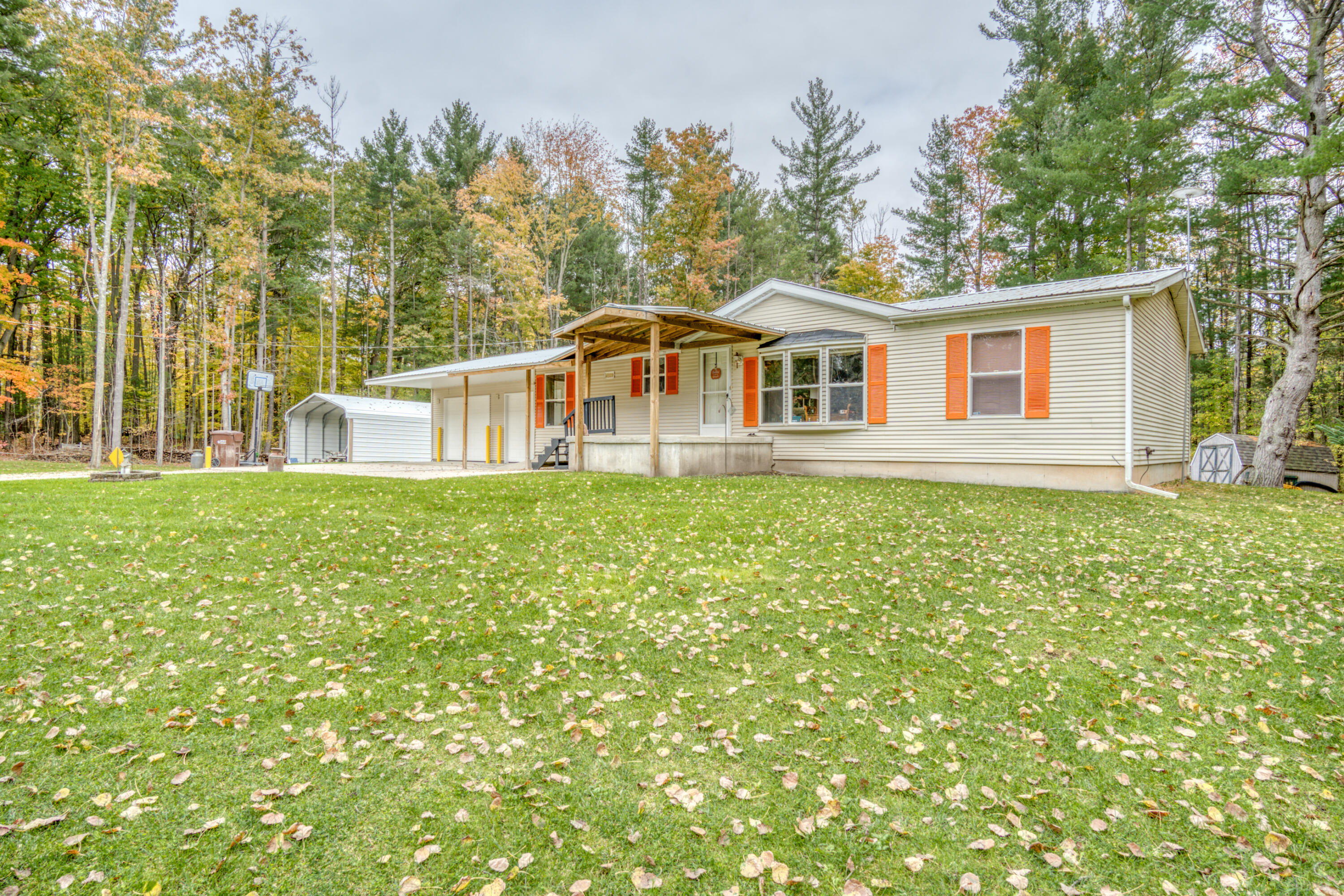 1223 South Shearer Road Gladwin, MI 48624 - Photo 2 of 35 DSC08449_3