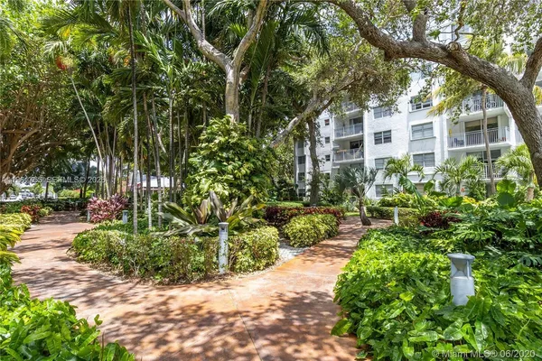 a view of a backyard with sitting area and furniture