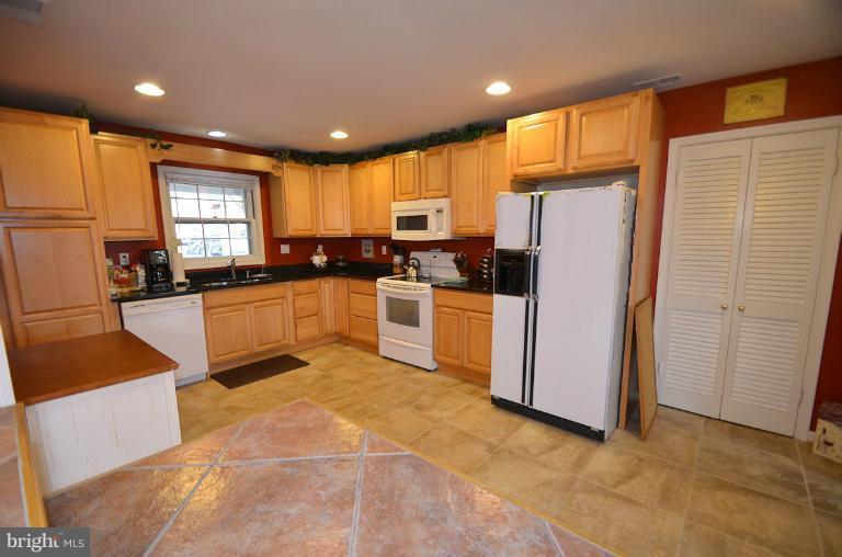 1697 Tarleton Way Crofton, MD 21114 - Photo 3 of 13 Kitchen