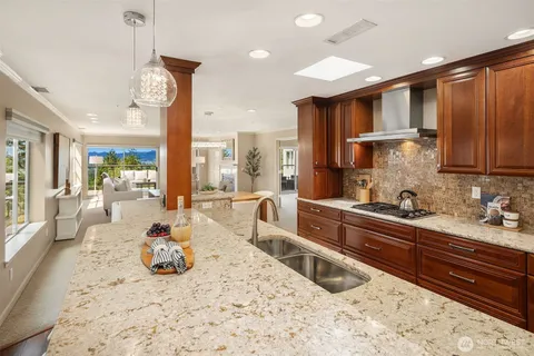 $1,295,000 | 11122 Northeast 41st Drive, Unit 39, Kirkland, WA 98033