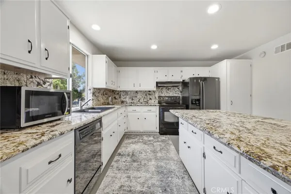 $720,000 | 5477 Nestle Avenue, Unit 11, Tarzana, CA 91356
