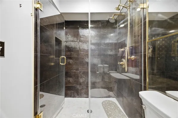 $720,000 | 5477 Nestle Avenue, Unit 11, Tarzana, CA 91356